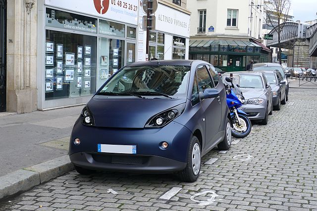 Crit'air 0: la voiture électrique BlueCar de Bolloré